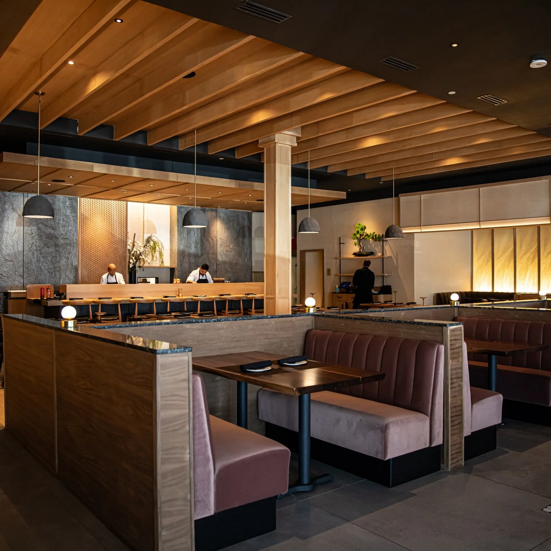 The dining atmosphere at Mujinzo
